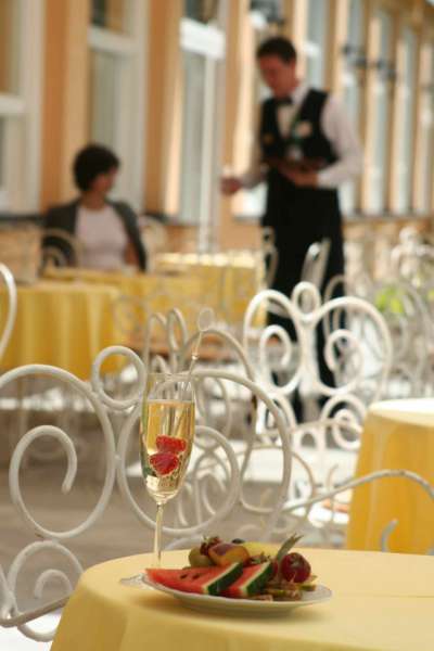 Karlovy Vary - Kurhotel Richmond picture