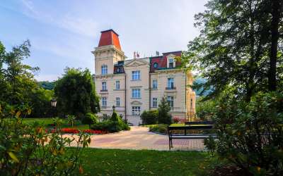 Karlovy Vary - Hotel Tereza & Královská vila picture